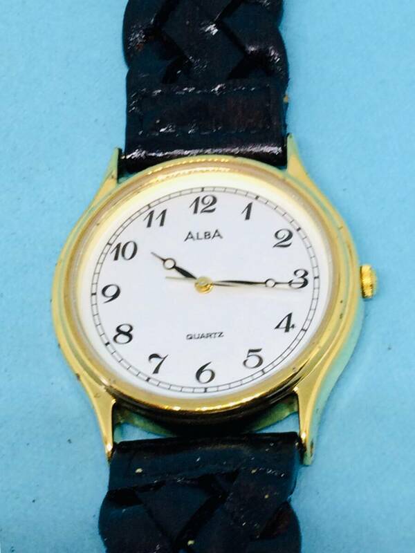 (H01)シンプルな(*'▽')セイコーアルバ・Y136（電池交換済み）ゴールド・メンズ腕時計USED（送料全国一律185円）素敵な時計です。