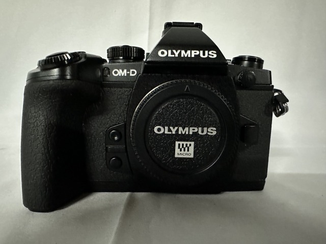 OLYMPUS オリンパス OM-D デジタルカメラ ブラック E-M1 ミラーレス一眼レフカメラ シャッター回数 3508枚 本体のみ 中古