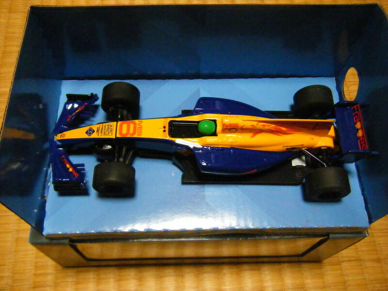 スロットカー　scalextric F1 GP Racer Blue レース上位入賞車　レッドブル風カラー　スケーレックストリック