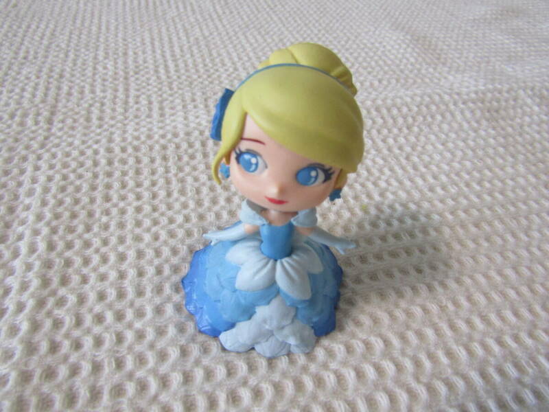 ディズニー　シンデレラ　プリンセス　フラワードレス　人形　フィギュア　定形外郵便の送料220円