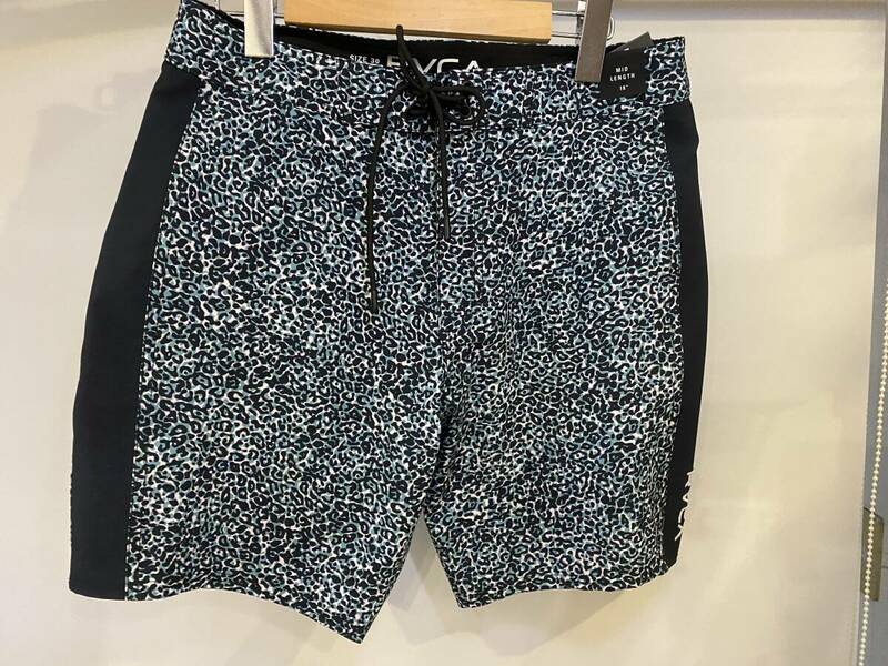 OUTLET 50% OVER OFF 新品　RVCA ルーカ　サーフパンツ　6031
