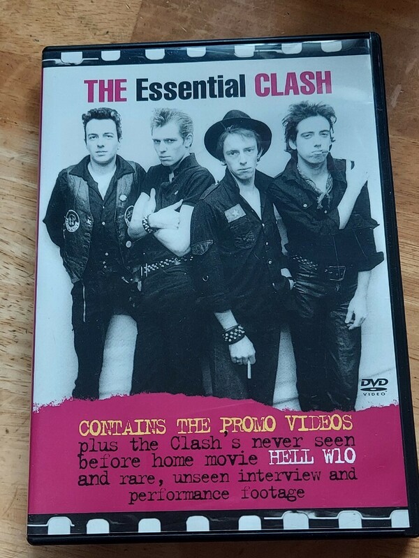 中古DVD　THE CLASH THE ESSENTIALS CLASH　レンタルアップ商品ではありません。