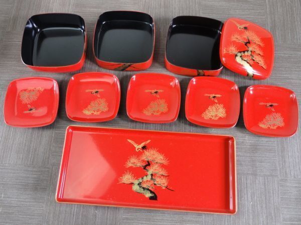 S419【重箱揃】　会津塗 松鶴　蒔絵　朱塗　三段重＋小皿＋トレー　美品 /訳あり　