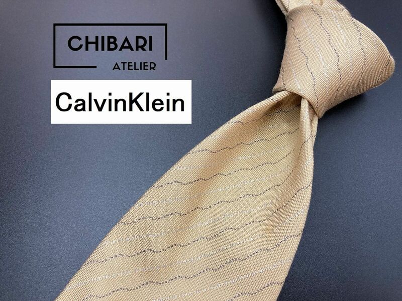 【美品】CalvinKlein　カルバンクライン　レジメンタル柄　ネクタイ　3本以上送料無料　ベージュ　0505151
