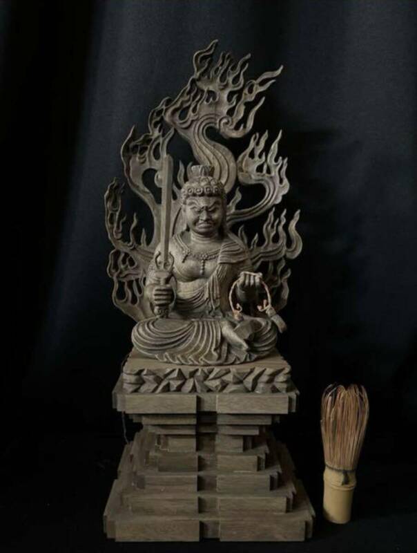 井波彫刻 大型高41cm 楠材　仏教工芸品　仏師で仕上げ品　不動明王座像