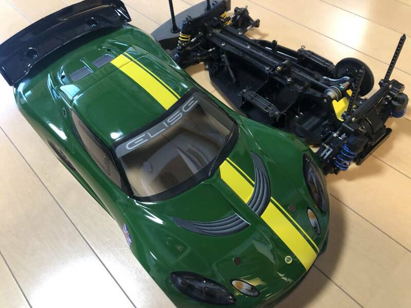 ロータス・エリーゼ 1/10 ラジコン用ボディ 塗装・デカール貼り付け済み タミヤ TA04 シャーシをオマケで付けます 貴重 送料無料です