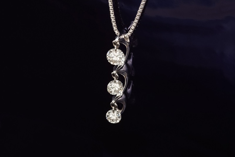 K18WG 3連ダイヤモンド トリロジー ネックレス 品番n20-152