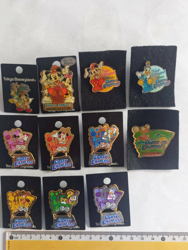 ● レア物　 Disney pin ディズニー　PARTY EXPRESS!　ピン　11個セット