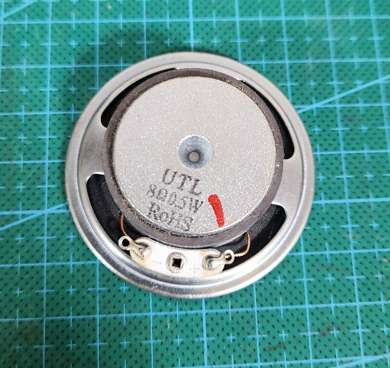 UTL　8Ω　0.5W　スピーカー　40個　新古品　 /240653