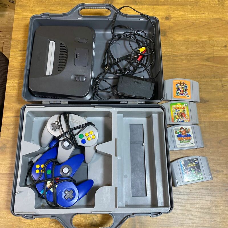 2405H5 任天堂 Nintendo 64 箱付き 通電のみ確認 カセットセット マリオパーティ3 ぷよぷよなど　