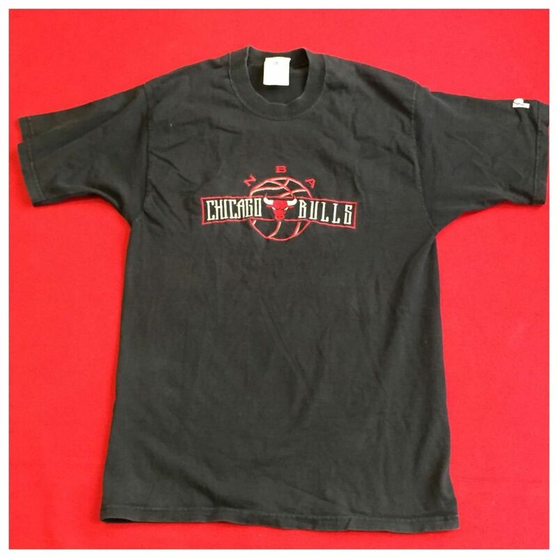 90【Tシャツ】PRO LAYER【NBA シカゴ・ブルズ　Mサイズ】Chicago Bulls T-Shirts　当時ものビンテージ　ウブだし!!