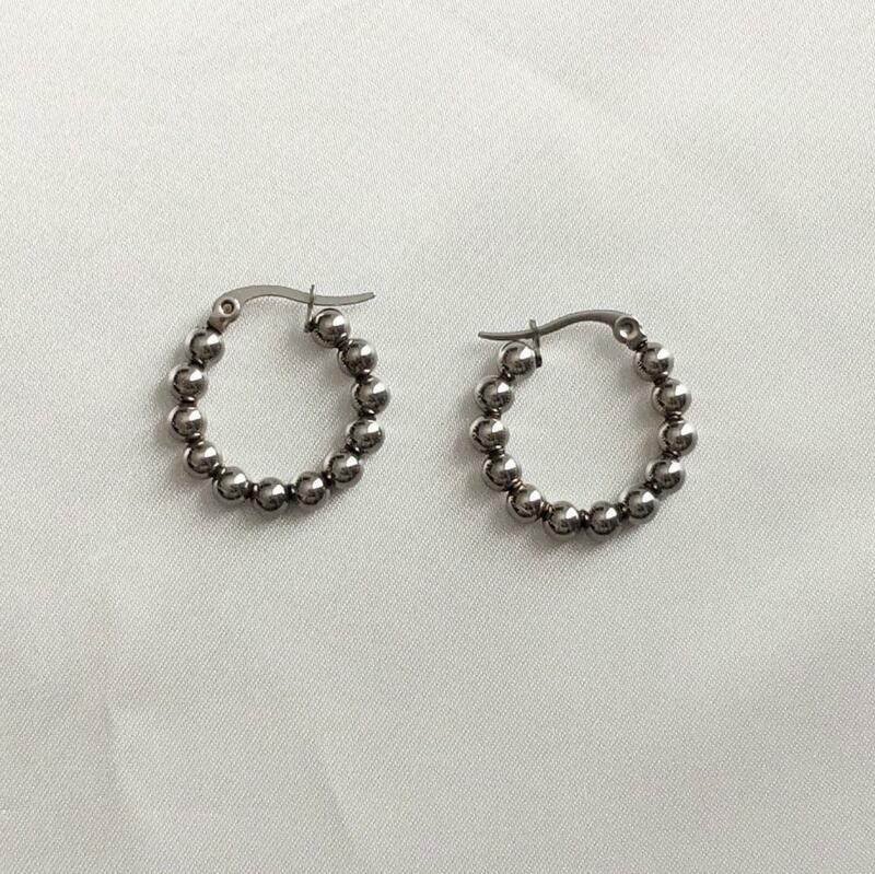 #48　stainless　シルバーボール　フープピアス　4mm　韓国　匿名配送