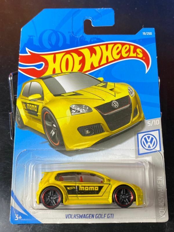 ホットウィール HOTWHEELS VOLKSWAGEN GOLF GTI フォルクスワーゲン ゴルフ momo 黄色