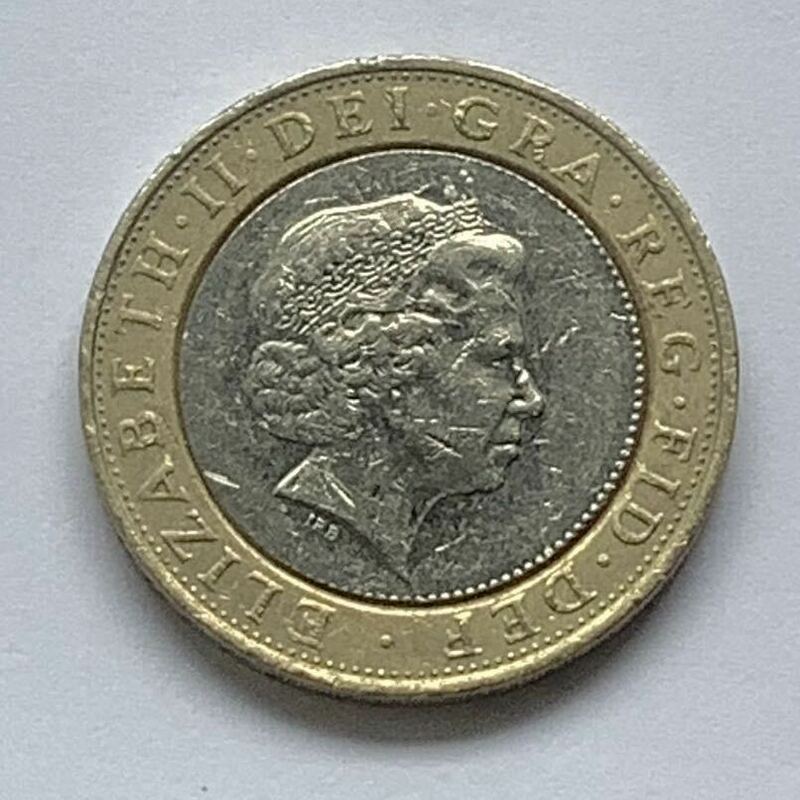 【希少品セール】イギリス エリザベス女王肖像デザイン 2ポンド硬貨 2015年 1枚