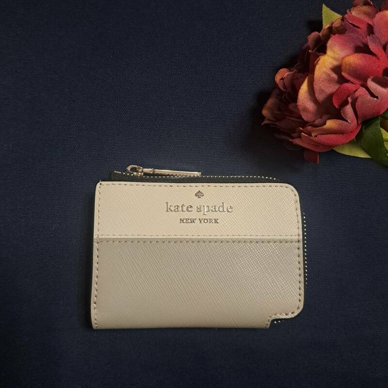 新品 正規品　KATE SPADE　ケイトスペード　　キーケース　ホワイト K9351