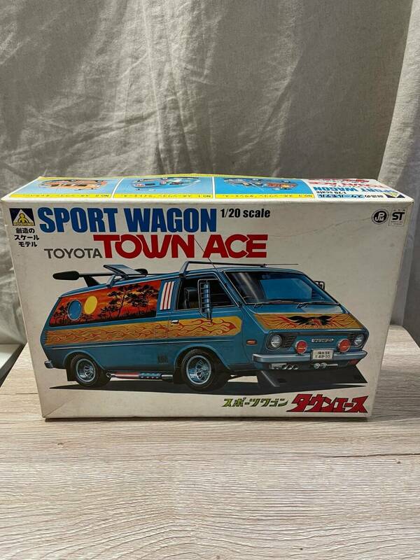 SPORT WAGON TOYOTA TOWN ACE　1/20スケール　/組立途中品/経年自宅保管