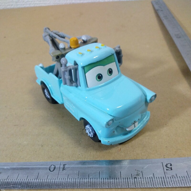 ☆サイドミラー破損有り CARS Disney/Pixar カーズ メーター　ヤングタイプ 0607EA ミニカー 全長約9㎝ 未チェック 詳細不明 ジャンク扱い 