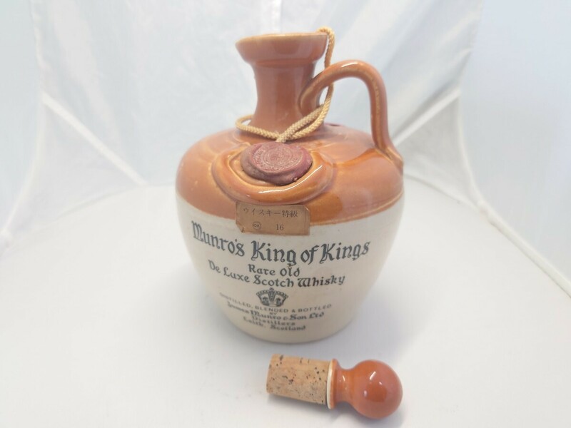 特級　従価　Munro's King of Kings　Rare Old　760ml　43%　替栓付　マンローズ　スコッチ ウイスキー 陶器ボトル　未開栓　古酒 