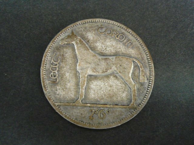 ◆H-78687-45 アイルランド 1928年 馬 アイリッシュハープ 1/2クラウン銀貨 硬貨1枚