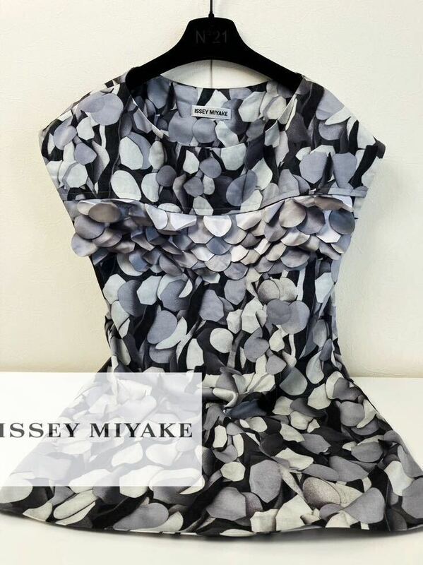 N28 collectionモデル◎超美品 ISSEY MIYAKE collection●変形ブラウス●高級コットンイッセイミヤケ レディース　フォーマル旅行おでかけ