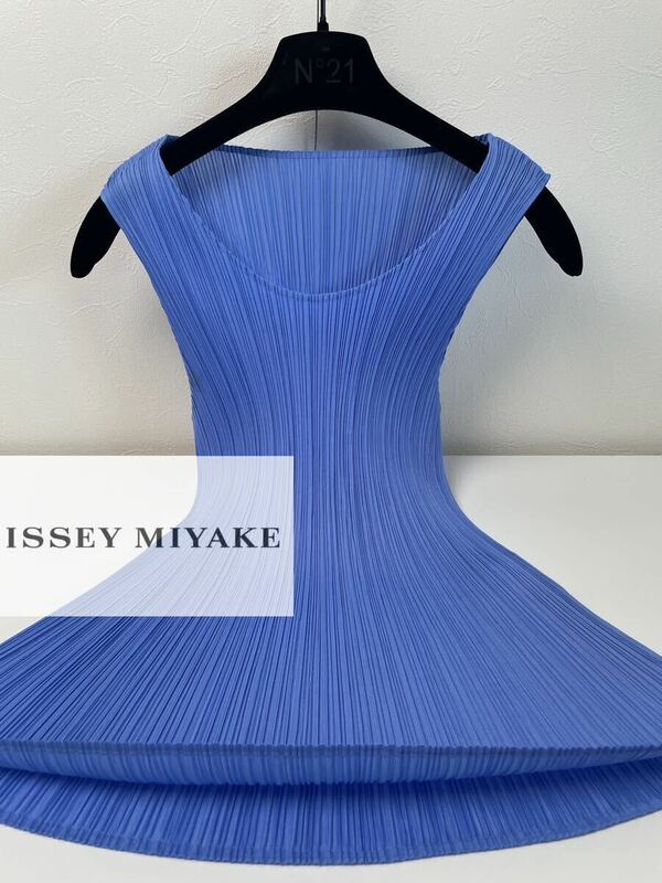 d18 プリーツプリーズ●イッセイミヤケ●ISSEY MIYAKE●キャミソールトップス　高級レディース 日本製 正規品　サイズ3.L 