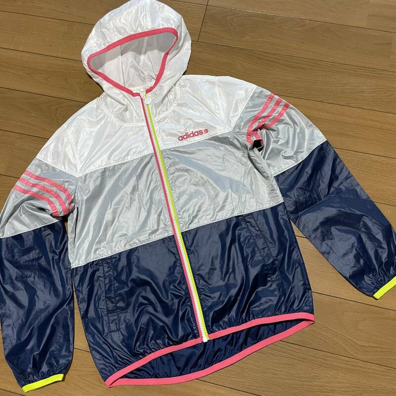 F-3　アディダス NEO LABEL　サイズ S・紺！　ロゴ刺しゅう フード ウインドブレーカーJKT 美品