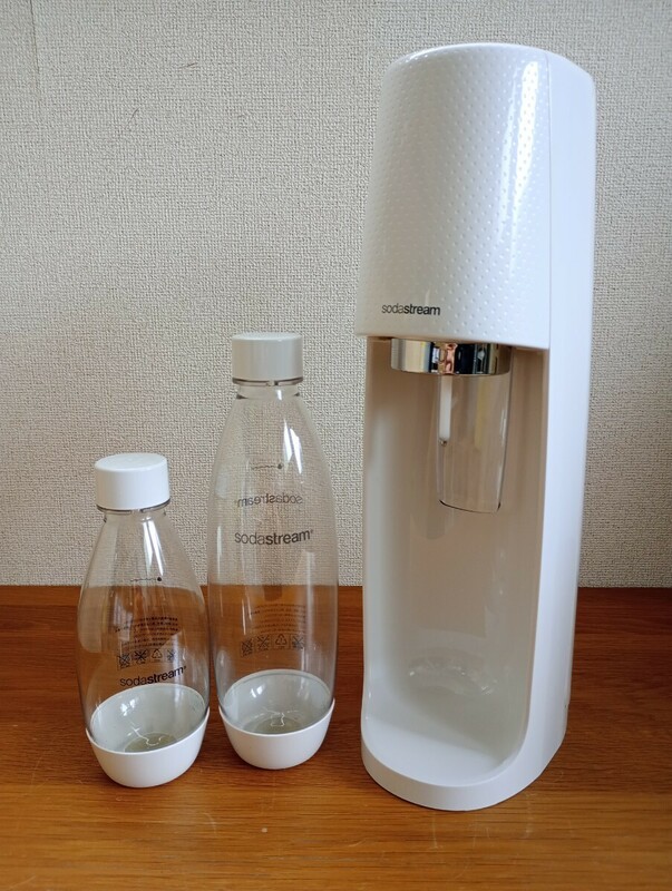 ☆sodastream　ソーダストリーム　炭酸水メーカー　ホワイト　ボトル2本付き　動作確認済み　現状品