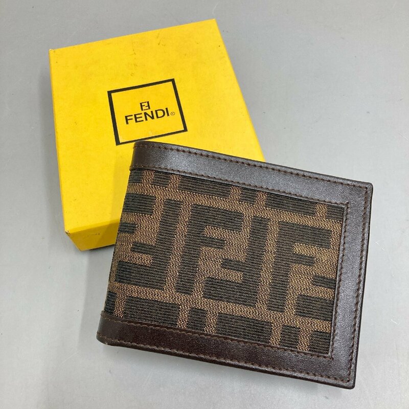 ◆◇[19] FENDI フェンディー 財布 二つ折り ズッカ柄 未使用 箱付き 06/060619m◇◆