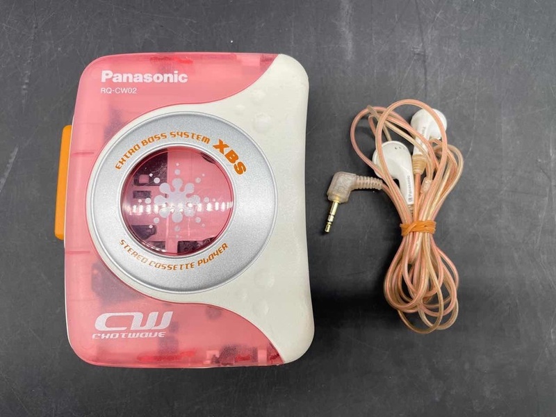 F102〔通電確認済〕Panasonic RQ-CW02 ポータブルカセット　プレーヤー　電池の蓋無し