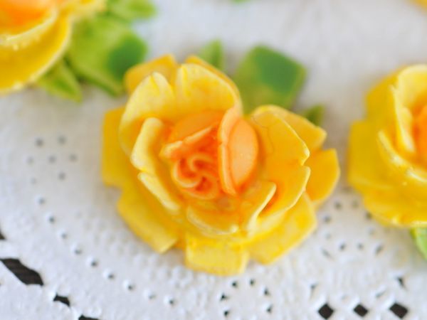 カラフル イエロー クラシカル バラ ローズ フラワー 花 ジャパン ヴィンテージ リプロ カボション ハンドメイド アクセサリー パーツ 4個