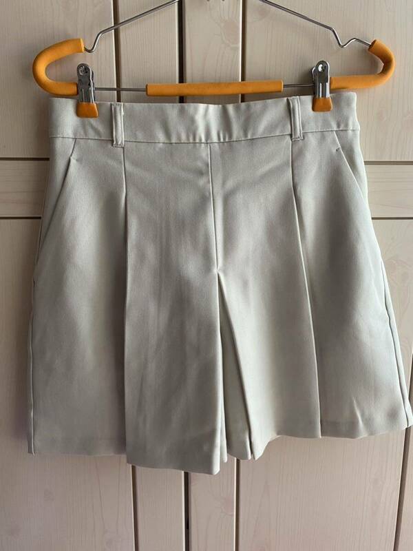 ＧU タックショートパンツ　 新品　Lサイズ