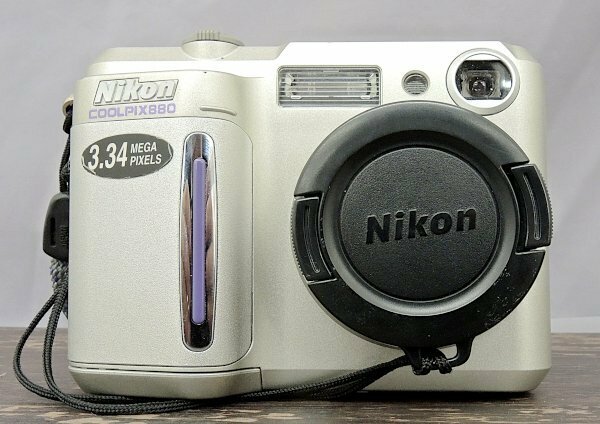 NIKON COOLPIX880 E880 ニコン デジタルカメラ 334万画素 光学2.5倍 8～20ｍｍｆ2.8～4.2 1.8型 中古品 コンパクトフラッシュカード64