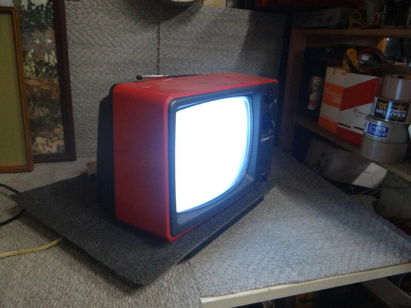 TA204 National（ナショナル）TR-1202　白黒テレビ　1980年製　赤/レッド　昭和レトロ