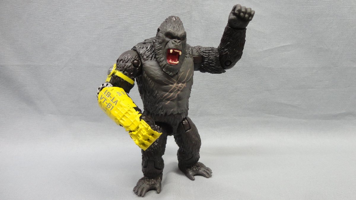 Playmates Toys 6インチフィギュア コング with B.E.A.S.T.グローブ プレイメイツ ゴジラxコング 新たなる帝国