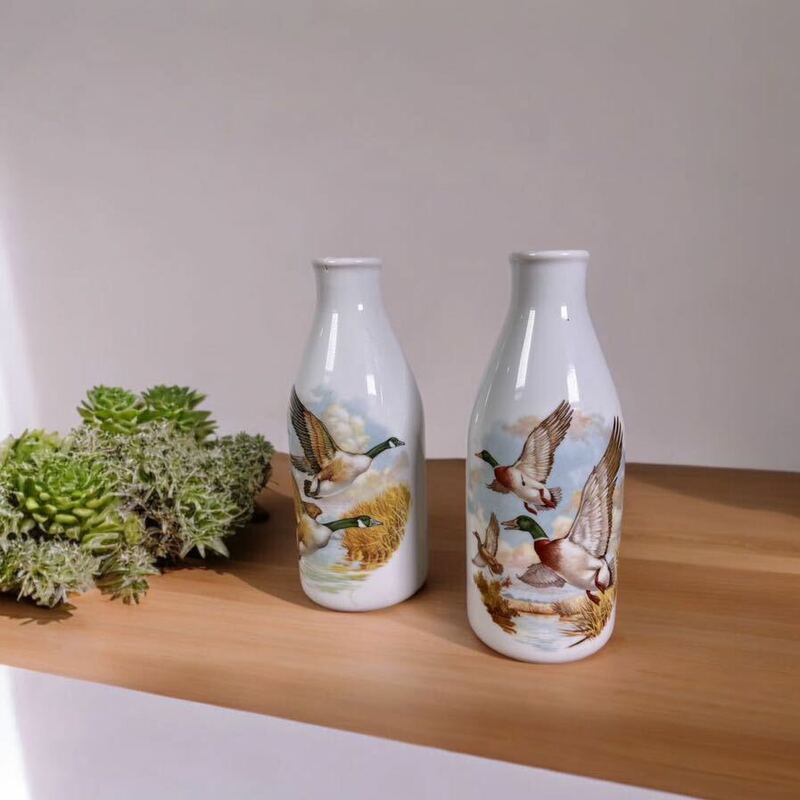 アンティーク　ヴィンテージ　鳥　花瓶　　飾り瓶　ホワイト　ボトル　ペア　セット