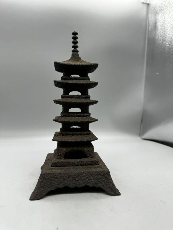 仏塔 鉄製 鋳物 仏教美術 置物 高さ23cm、重さ約1.5kg