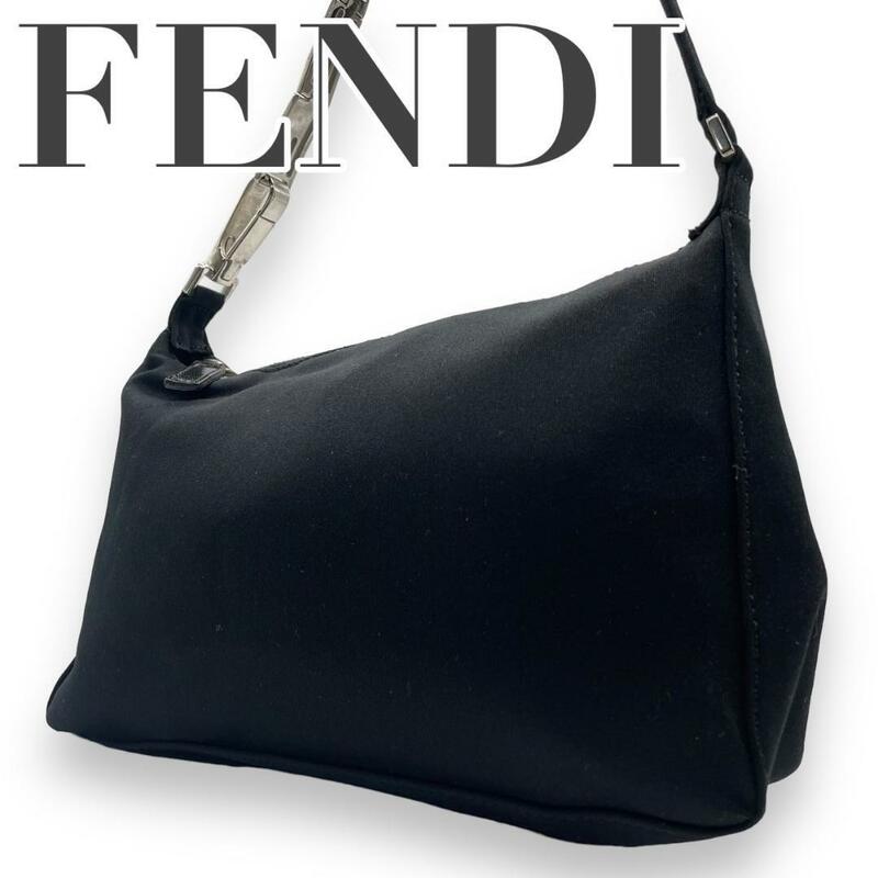 FENDI フェンディ u8 ナイロン 肩掛け　コンパクト　ハンドバッグ　黒