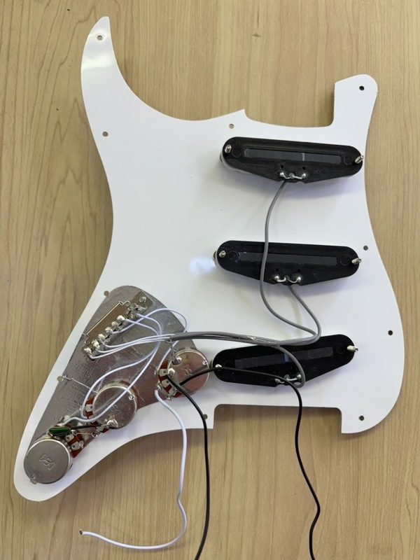 Squier STRATOCASTER BY FENDER Affinity Series ピックアップ＆ピックガードセット！
