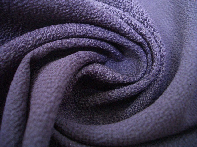 古布正絹縮緬はぎれ紫（茄子紺）　124㎝　アンティーク昔着物リメイク古裂ちりめん細工つまみ細工