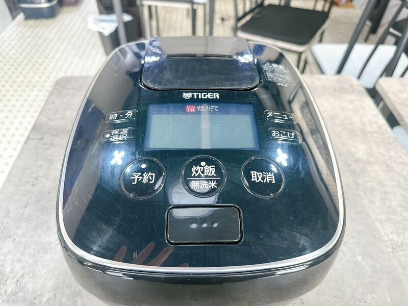JPB-B100 K タイガー TIGER 圧力IH炊飯ジャー 炊飯器 (5.5合炊き)　2014年製 通電確認済み 動作品（ス247）