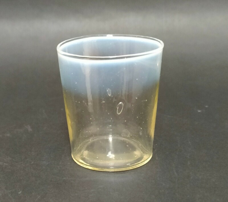 レトロ　乳白縁 小グラス　ウラン硝子　筒盃　ショットグラス
