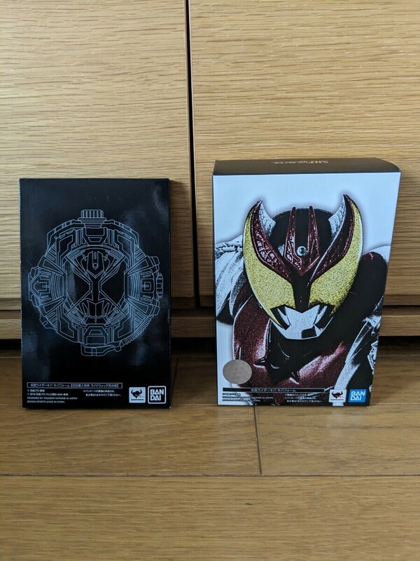 新品・未開封★S.H.Figuarts フィギュアーツ (真骨彫製法)仮面ライダーキバ　キバフォーム+初回購入特典　ライドウォッチ型台座セット