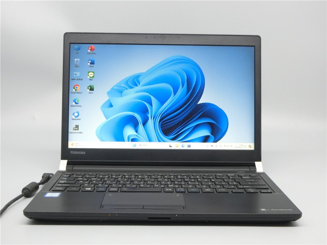 中古//13.3型/ノートPC/Win11Pro/新品SSD256GB/8GB/COREi5　6300U/TOSHIBA　R73/B /無線WIFI/USB3.0/HDMI/office搭載　送料無料