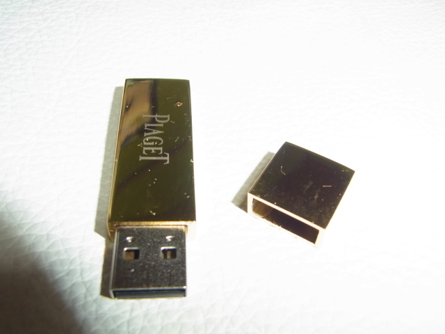 ■非売品 2019バーゼルワールド ノベルティ ＶＩＰ顧客に配布！ピアジェ（PIAGET） ロゴ入り金属製USBメモリ