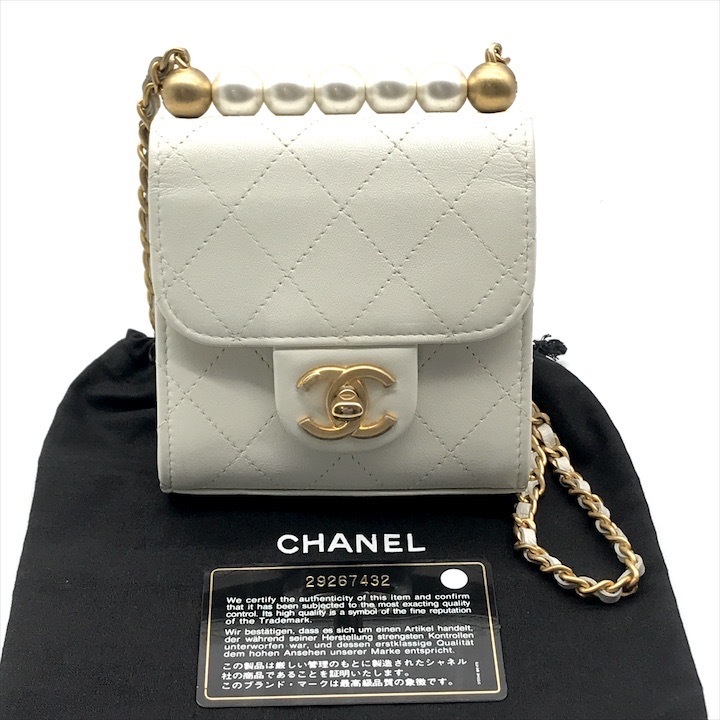 超美品 CHANEL シャネル ミニミニ マトラッセ レザー チェーン パール ショルダー バッグ ホワイト 29番台 レディース k2670