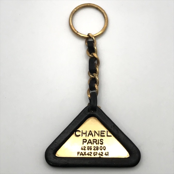 CHANEL シャネル ロゴ 三角プレート レザー チェーン キーリング キーホルダー ゴールド ブラック a3788