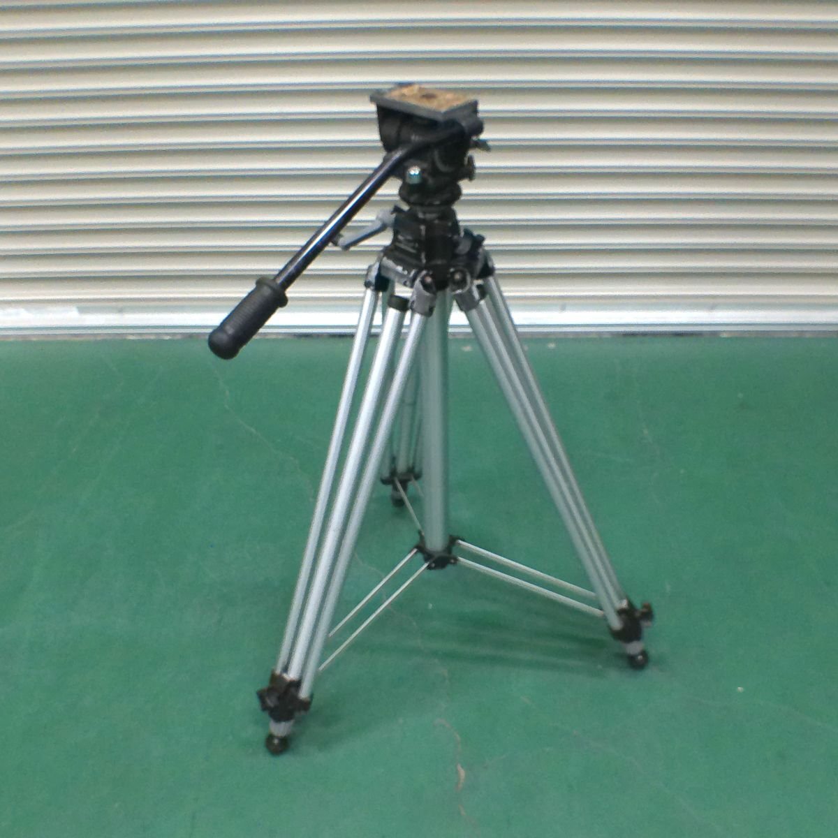 Manfrotto ART.028 トライマン三脚 マンフロット・ギア付きカメラ三脚【中古/動作しますが現状品】#291156
