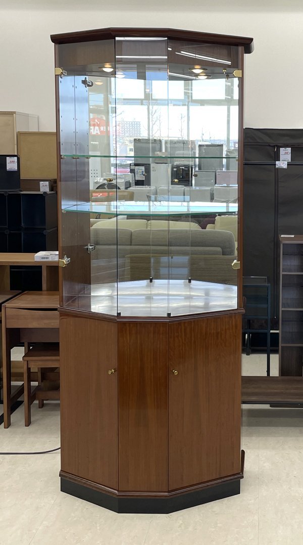 千歳市/恵庭市 近郊配送/引取限定 domani/ドマーニ(karimoku/カリモク家具) キュリオケース Forza/フォルザ 飾り棚 ガラス棚 照明付 右