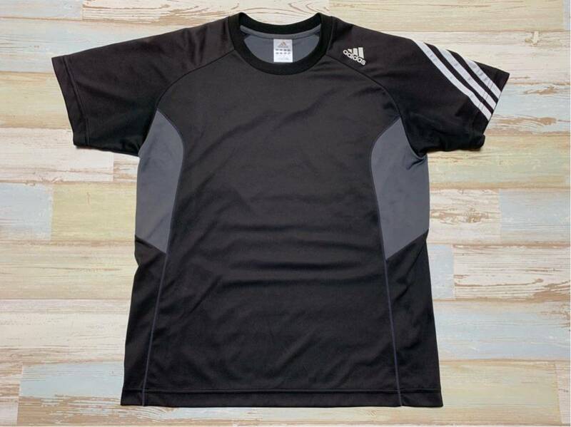 c916 adidas■アディダス 半袖Tシャツ 三本線■黒×グレー×白ライン サイズM■ゆうパケお手軽210ゆうパックお手軽60レタパ510