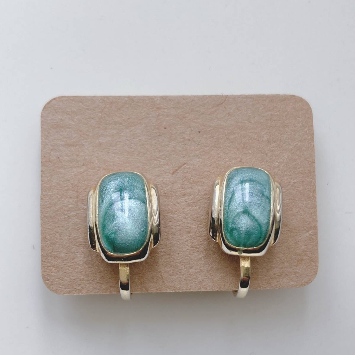 クリップイヤリング　ヴィンテージ　天然石風　グリーン　ゴールド　レトロ　高見え☆japan Vintage jewelry accessories　k0528